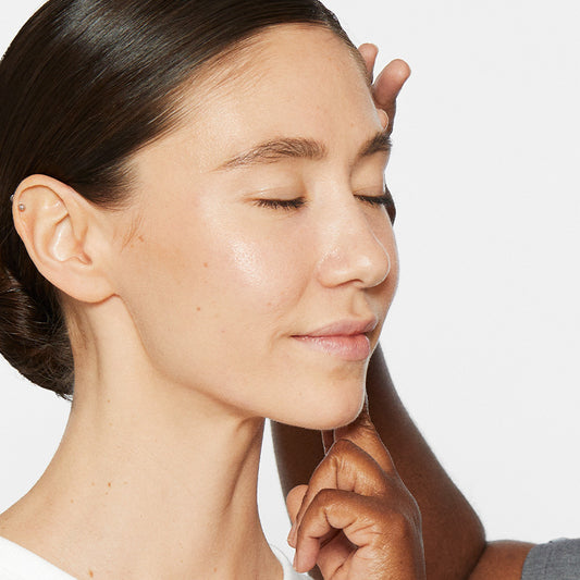 Réparer et apaiser une peau du visage abîmée ou sensibilisée : les gestes essentiels et ingrédients à priviégier