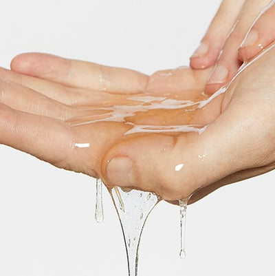 Pourquoi les huiles démaquillantes ou les huiles nettoyantes sont les plus efficaces pour démaquiller et nettoyer le visage ?