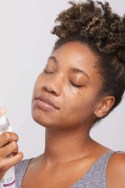 Quand appliquer une brume pour le visage ? A quel moment de la routine de soin doit-on appliquer sa lotion ?