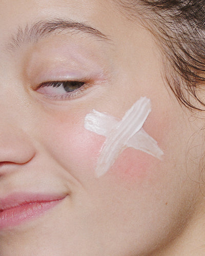 5 gestes clés à éviter absolument pour ne pas sensibiliser sa peau