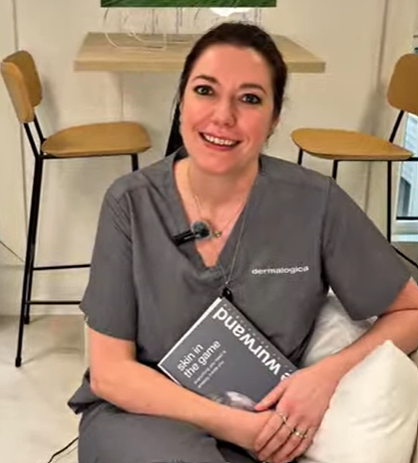 Charger la vidéo : Anne, experte Education chez Dermalogica et skin thérapeute, explique l&#39;importance du sommeil pour la santé de la peau